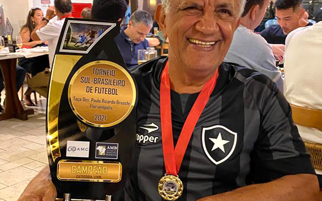 Time da AMAERJ é campeão de torneio de futebol em Florianópolis