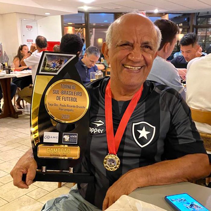 Time da AMAERJ é campeão de torneio de futebol em Florianópolis