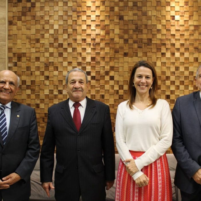 Diretores da Magicredi-RJ fazem visita institucional à AMAERJ